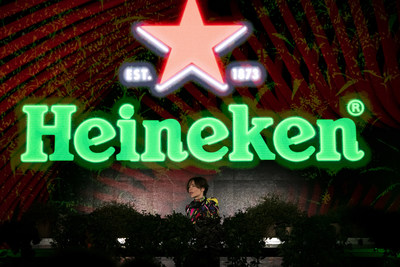 DJ, producer and singer Nina Kraviz performed at the Heineken® Greener Bar in Milan on Friday night to celebrate the start of the weekend’s racing action at the Formula 1 Heineken Gran Premio d’Italia 2021_1